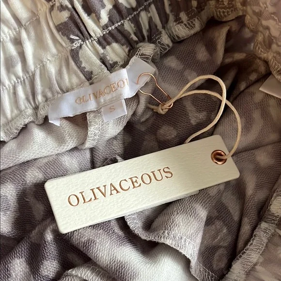 OLIVACEOUS Wide Leg Gray & White Leopard Print Flowy Pants size small - Picture 9 of 11